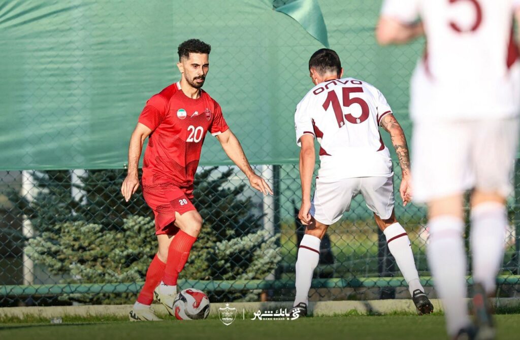 عکس | رویداد عجیب در Türkiye ؛ کاپیتان پرسپولیس به بازوبند برخورد کرد!