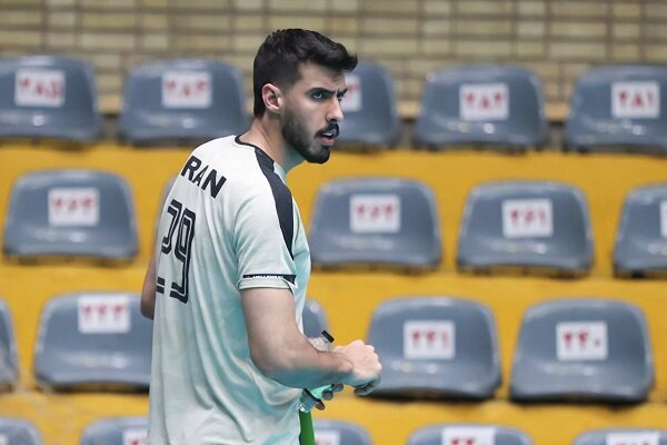 پیاتزا به اصرار من پاسخ داد.