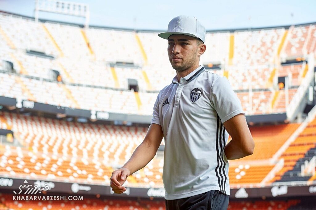 چه کسی با توصیه مونیر آل -هادی به استقلال پیوست؟