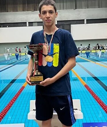 فرزند کارگر شمال خراسان در رقابت های شنا رایگان ، معاون های معاون کشور را به دست آورد