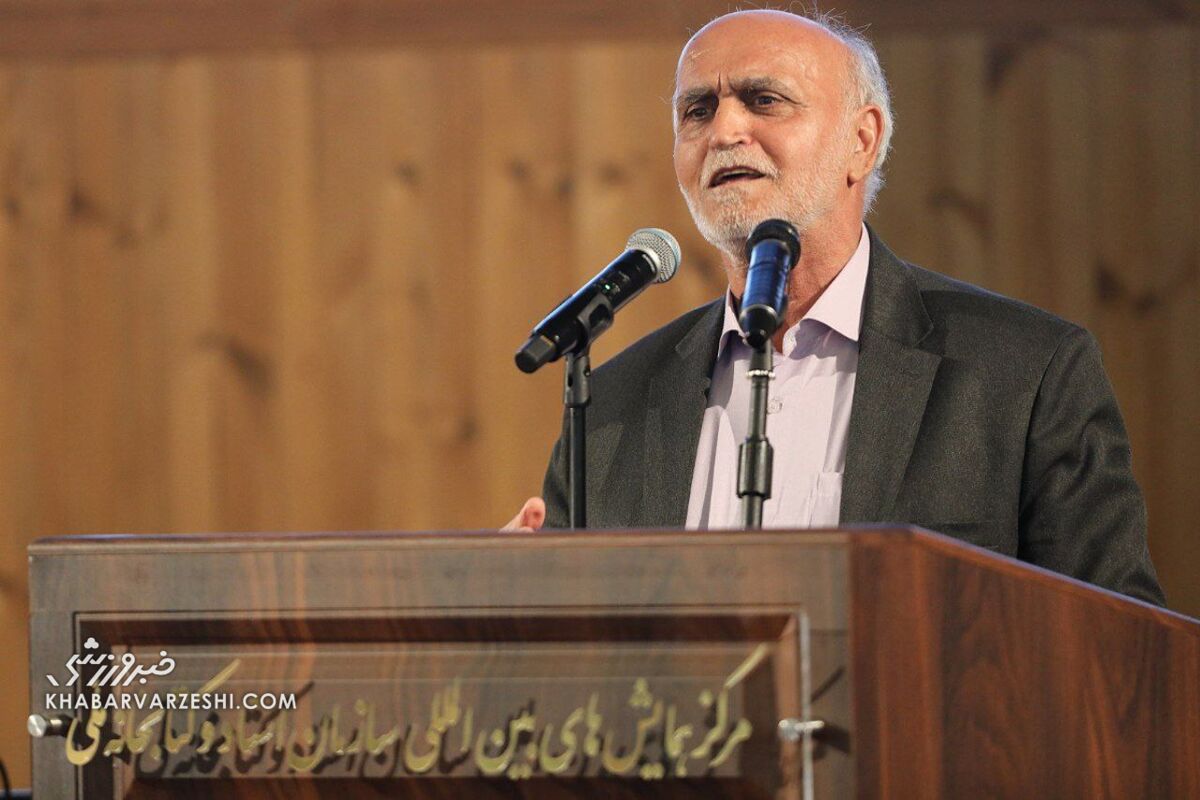 عباس اراكچی از موضع خود در مورد استقلال عقب نشینی كرد/ وزیر امور خارجه می خواهد تحسین شود