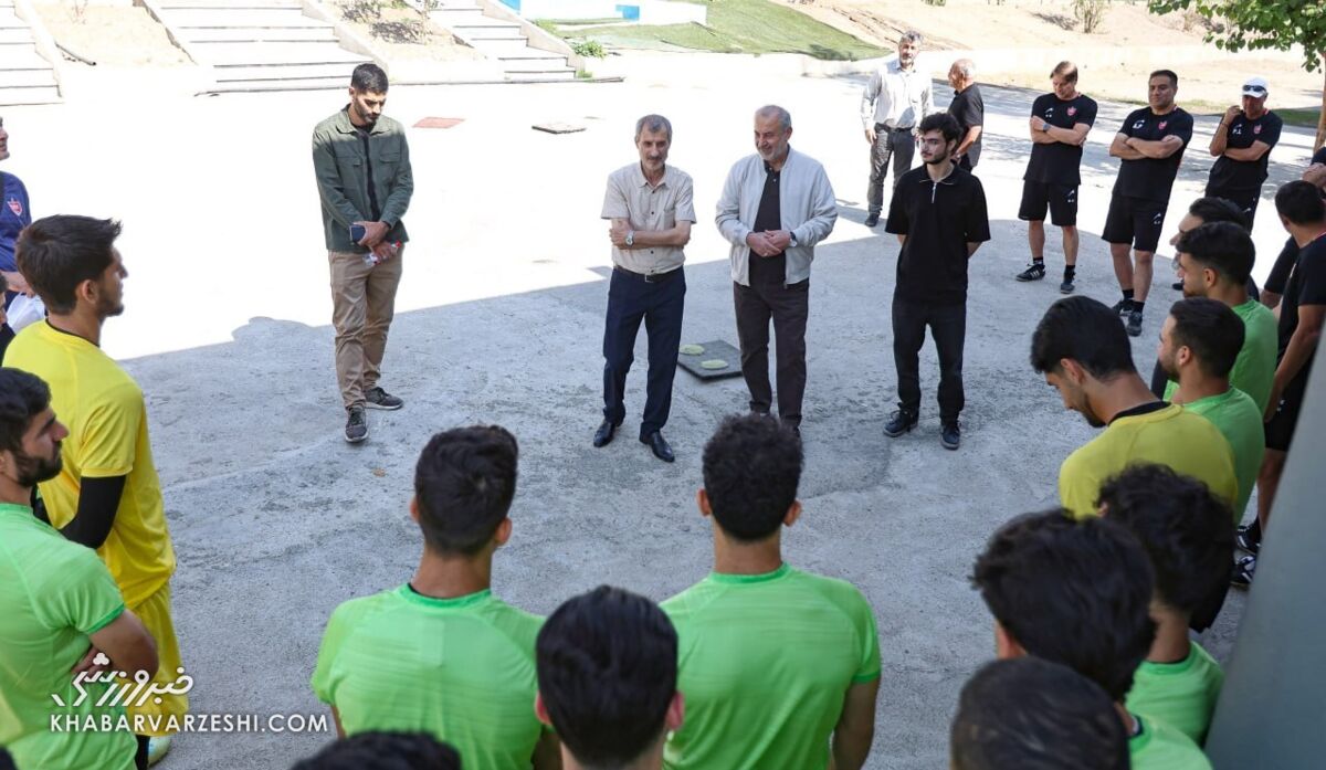 پرسپولیس نه راست و نه چپ دارد. راست و چپ تیم ملی پرسپولیس!