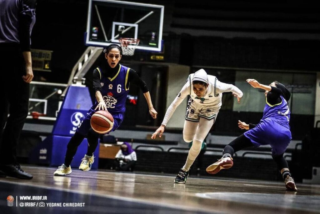 پیروزی قاطع بانوان استقلال در لیگ بسکتبال