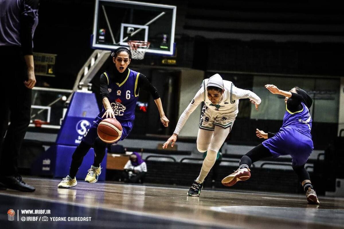 پیروزی قاطع بانوان استقلال در لیگ بسکتبال