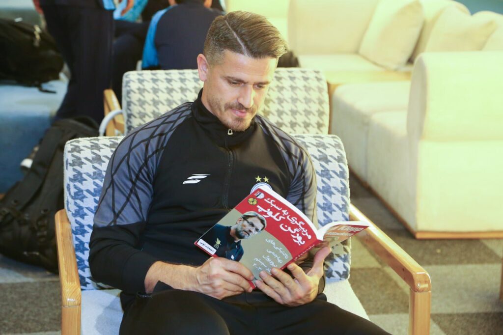 عکس تقلید وریا غفوری از یورگن کلوپ!